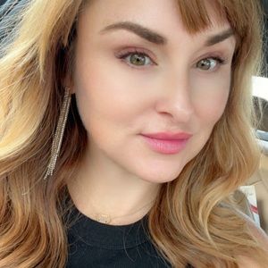 Meet your Posher, Hope